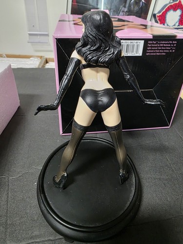 Bettie Page Mini Statue Based On Tony Ciprianob Sculpture By Dark Horse - Picture 8 of 9
