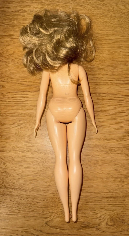 Lote de 2 muñecas Barbie Fashionistas #26 primavera en estilo - chicana con curvas y muñeca desnuda Foto 4 de 4