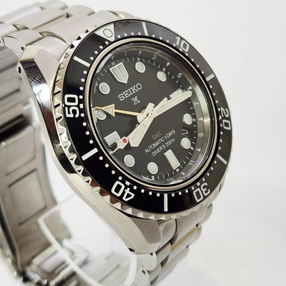 Reloj Seiko Prospex Buzo Acero Inoxidable Esfera Negra Para Hombre GMT SPB383 USADO Foto 4 de 4