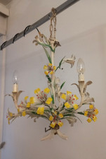 Particolare lampadario vintage fiori ferro battuto giallo Old Chandelier Lustre