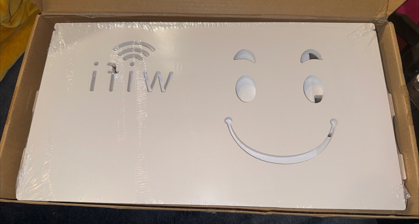 Smiley Face boîte de rangement pour routeur WiFi et décodeur TV flottant - 2