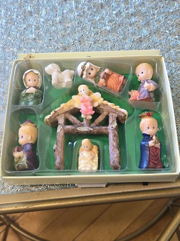 Vintage Mini Tabletop Nativity 8 Piece Set Greenbrier International 