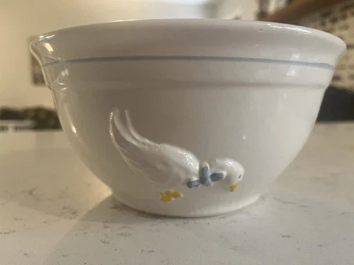 Vintage Country McCoy Goose Nesting Mixing Bowl 2107 USA Pottery Granny core 7”