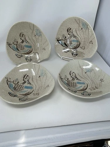 Vintage Red Wing Bob White 4 X 9" Serving/Soup/Salad Bowls.