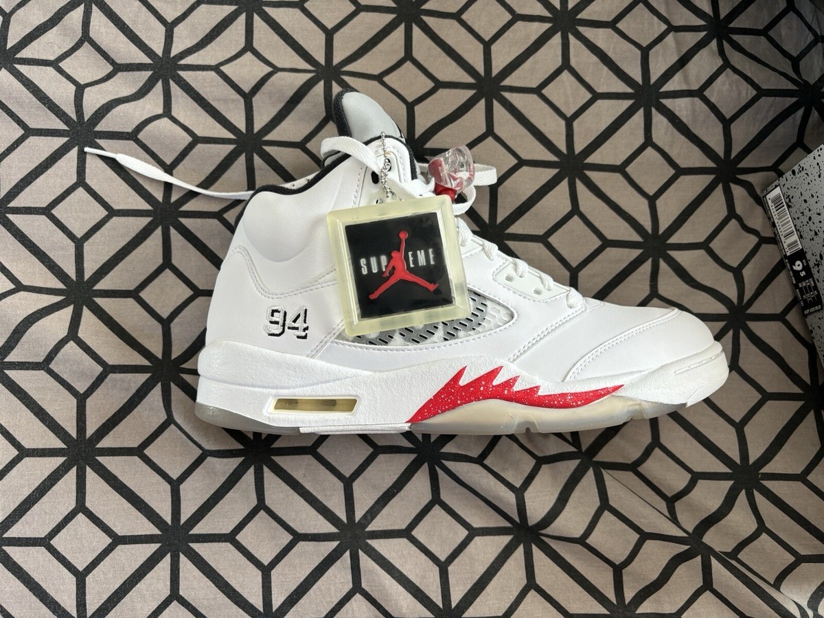 Size 9.5 - Supreme x Air Jordan 5 Retro White 886691336334 Size 9.5 - Supreme x Air Jordan 5 Retro White 886691336334