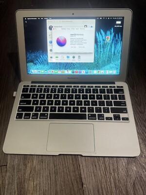 Apple MacBook Air 11'' A1465 Dual Core Intel i5 1.6GHz 128 SSD 4GB RAM Monterey
