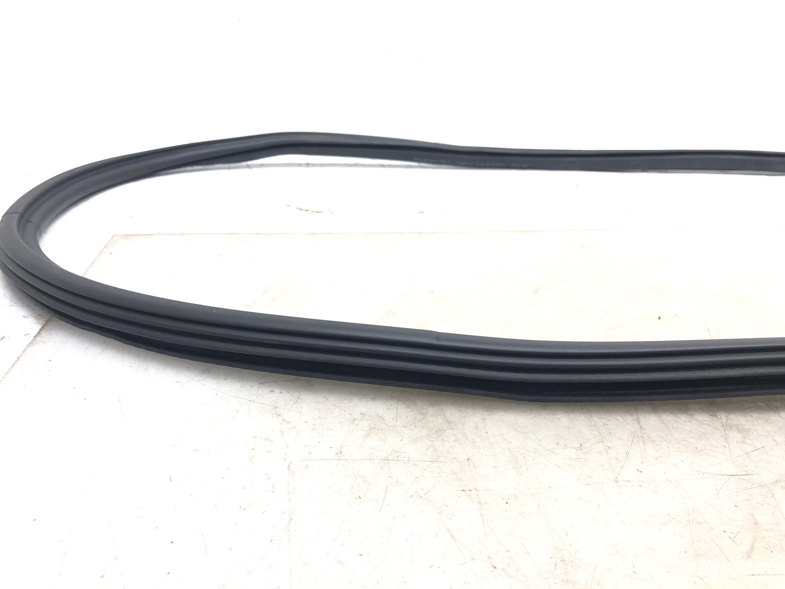 2016-2020 BENTLEY BENTAYGA OEM RIGHT REAR DOOR BODY WEATHERSTRIP SEAL 36A833721