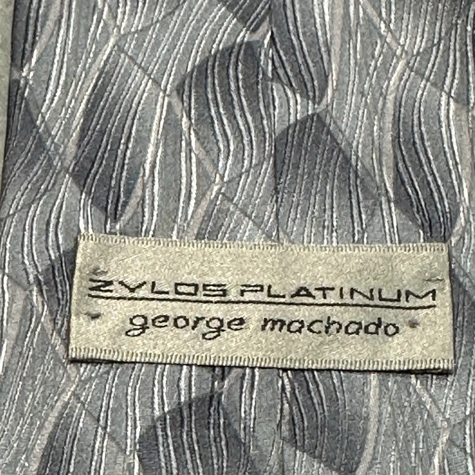 Corbata de cuello de seda gris Zylos Platinum de George Machado para hombre patrón geométrico EE. UU. Foto 3 de 4