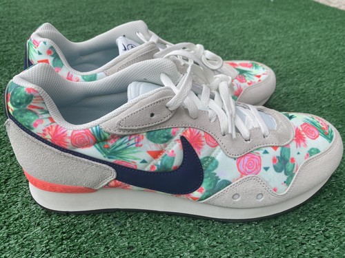 nike venture runner green