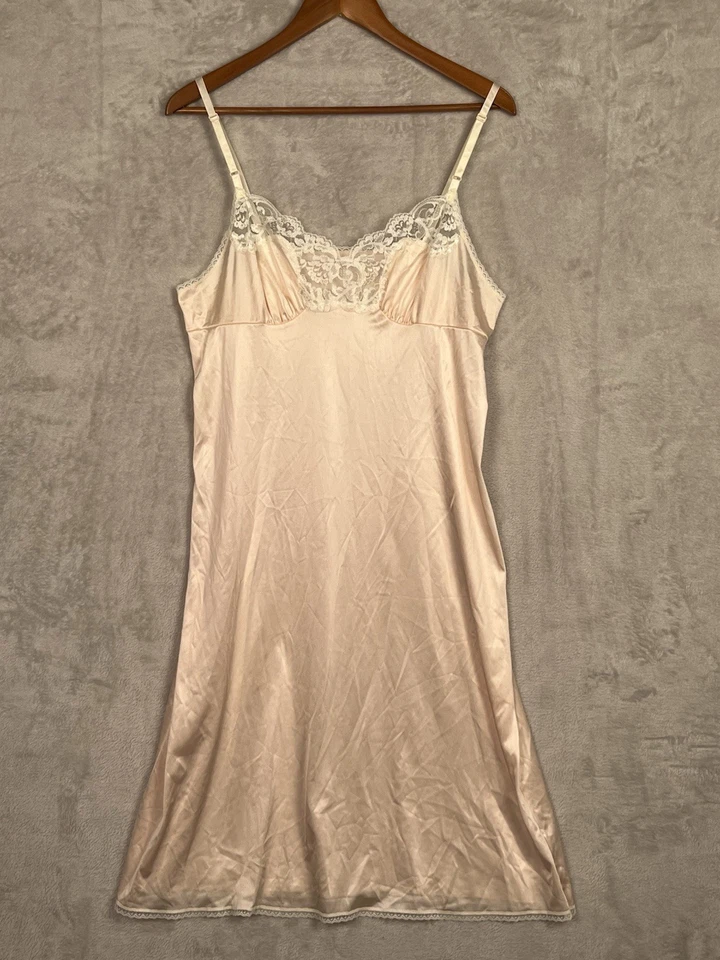 Vestido Vintage Vassarette Completo Sin Mangas 38 Melocotón Satinado Lencería Encaje Babydoll EE. UU. Pálido Foto 2 de 4