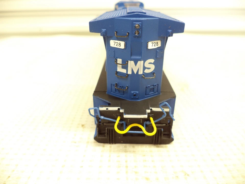 Bachmann Ho 86030, Dash 8-40CW Locomotive, LMS Leasing 728 - Image 4 of 4