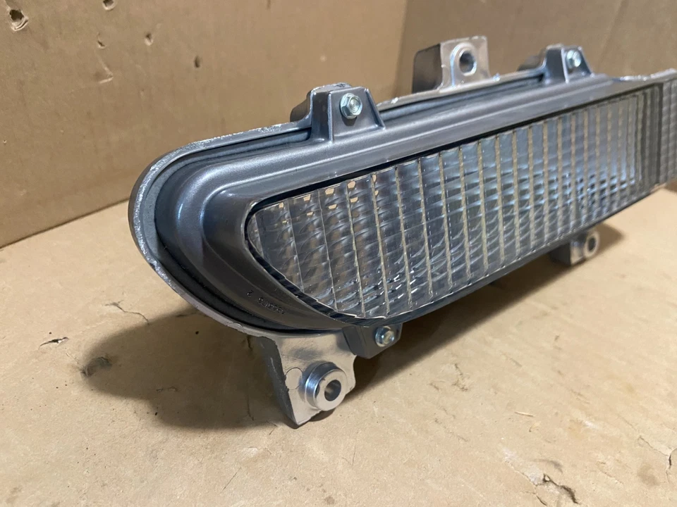 Carcasa de lámpara de señal de giro de estacionamiento lateral para pasajeros GM 911948 -- 1972 LeSabre Electra Foto 4 de 4