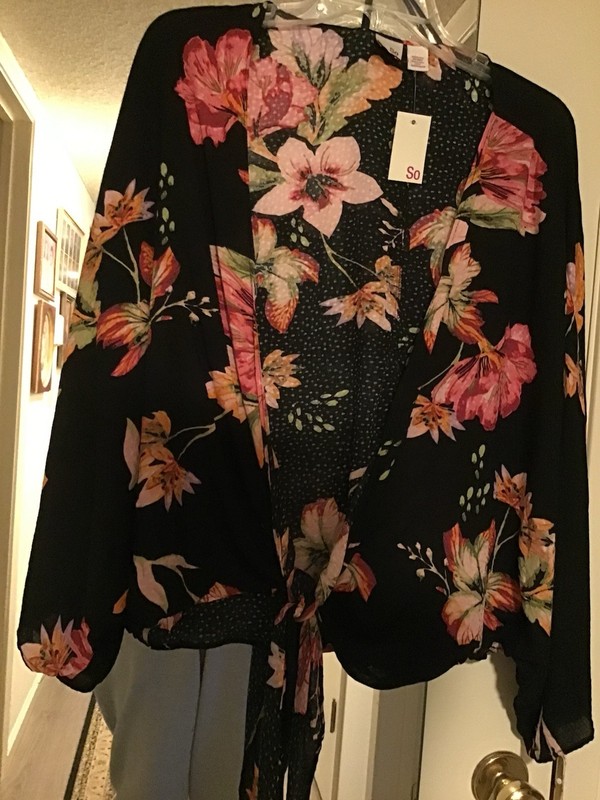 “SO” Ladies Black Floral WRAP Dolman Sleeves Knotted Front 100% Viscose. “NWT”