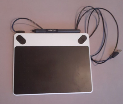 Wacom Intuos Draw, Grafiktablett mit Stift, USB, N04