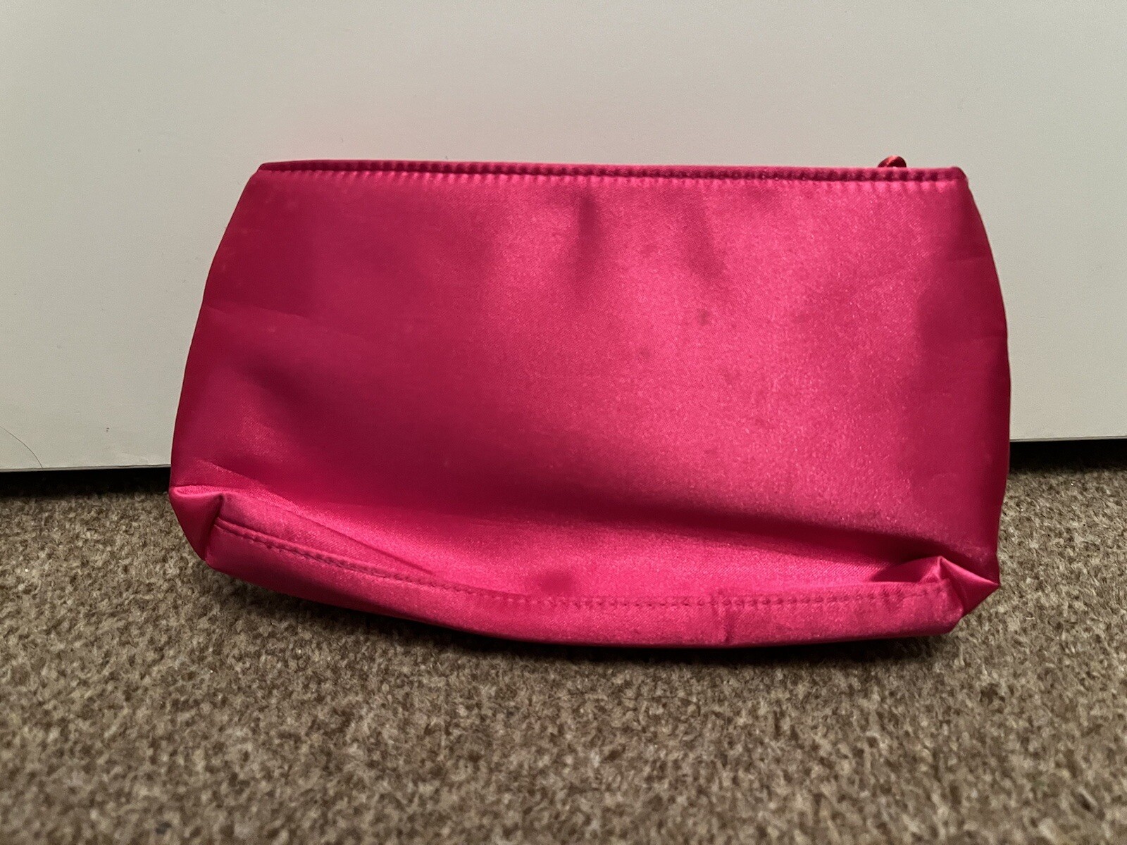 Borsa da viaggio YSL Yves Saint Laurent per articoli da toeletta borsa da viaggio rosa con palline