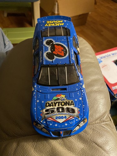 Disney Mickey Mouse NASCAR 2004 Daytona 500 Die Cast Car 1:24 Scale - Picture 2 of 13