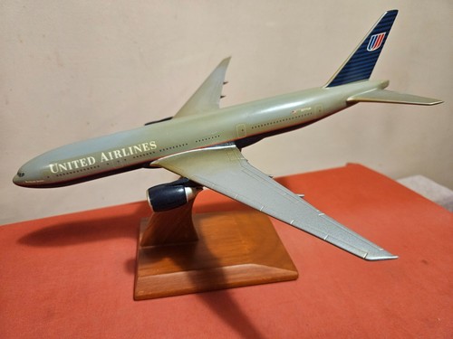 United Airlines Grey Livery 777 *GENUINE* UA Sales promotional item
