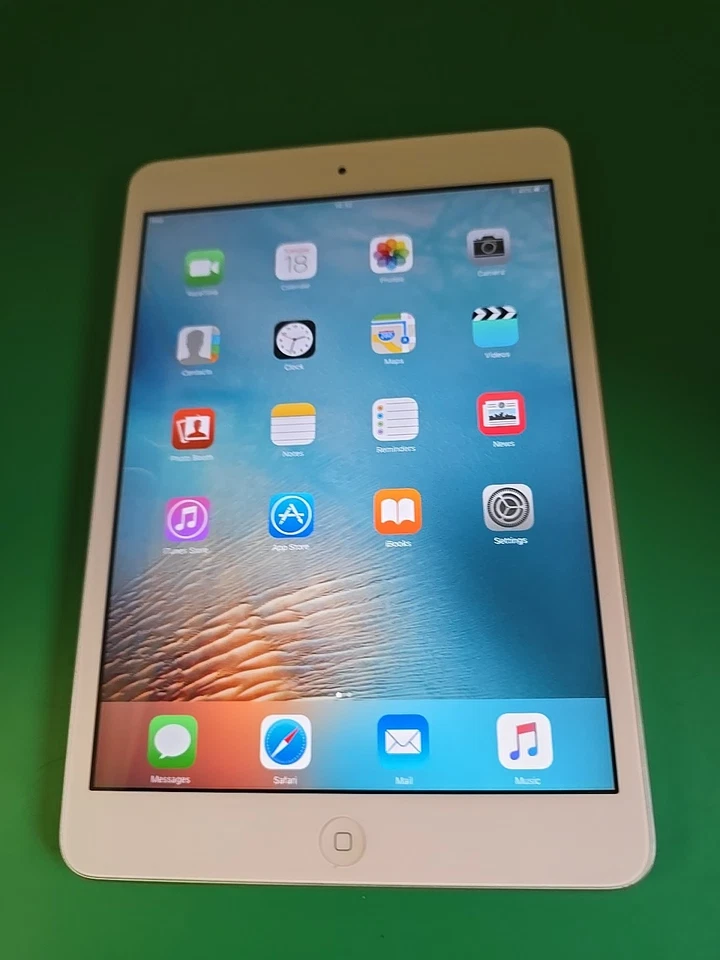 Apple iPad mini 1. Gen 16GB Wi-Fi 7,9 Zoll Silber (DK781)