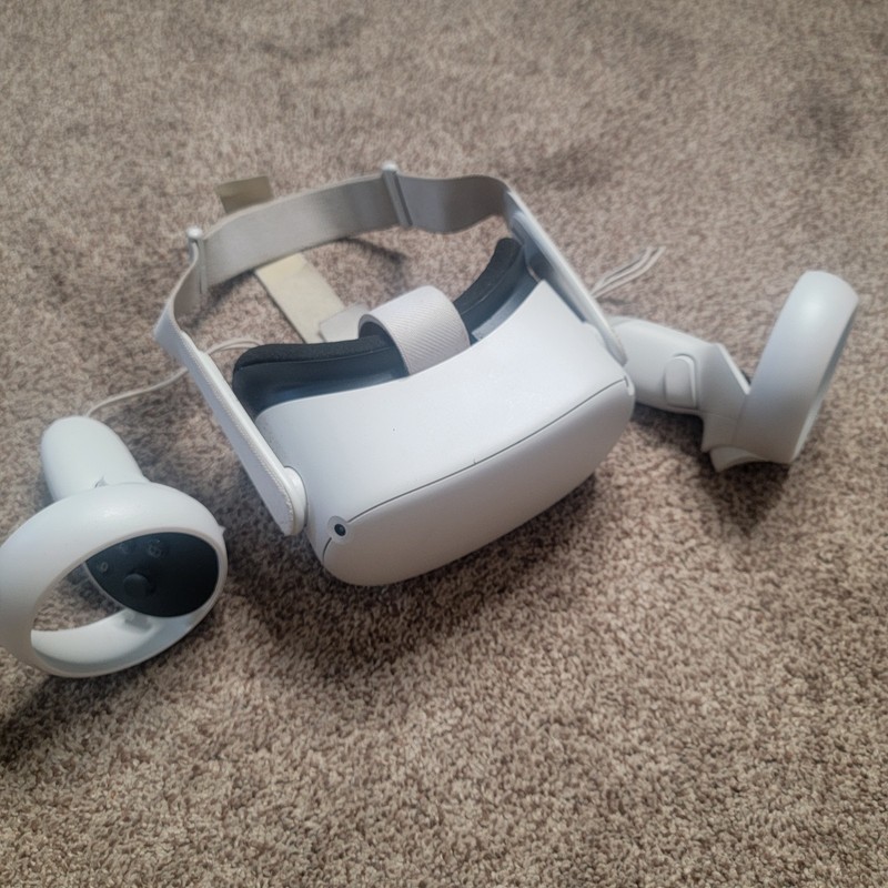 Meta Quest 2 Standalone VR Headset White Plastic with Two Controllers