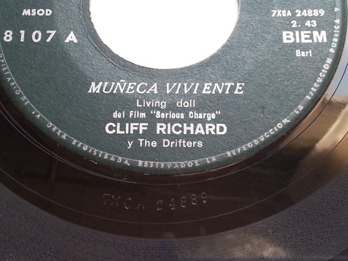 CLIFF RICHARD THE DRIFTERS LIVING DOLL/APRON STRINGS 1960 UNIQ ERROR CHILEAN PRS - Picture 4 of 11