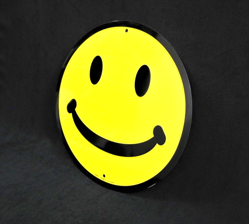 HAPPY SMILE FACE *HECHO EN NOSOTROS* - Letrero redondo de metal en relieve - Hombre cueva garaje bar pub - Imagen 5 de 8