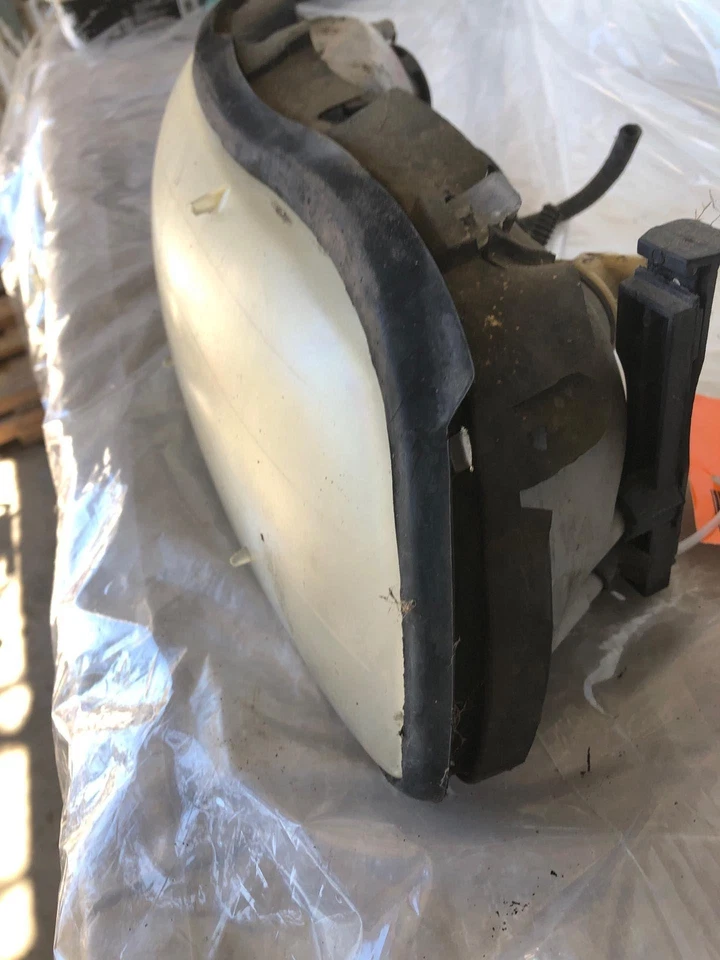 1997 CHEVROLET MALIBU Front Headlamp Assembly Right Passenger Side RH Used - Image 2 of 4