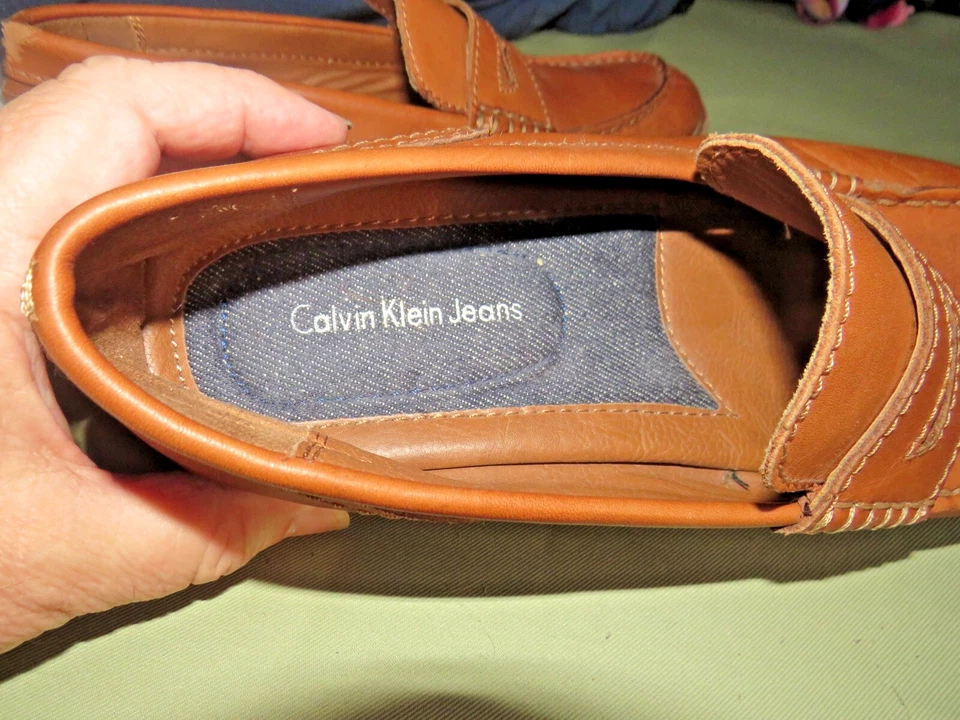 CALVIN KLEIN МУЖСКОЙ РАЗМЕР 7,5 PREZLEY ЖЕЛТОВАТО-КОРИЧНЕВЫЙ КОЖАНЫЙ ПОВСЕДНЕВНЫЙ ЛОДКЕ СКОЛЬЖЕНИЯ НА ОБУВЬ ЛОТ #56 - Изображение 3 из 4