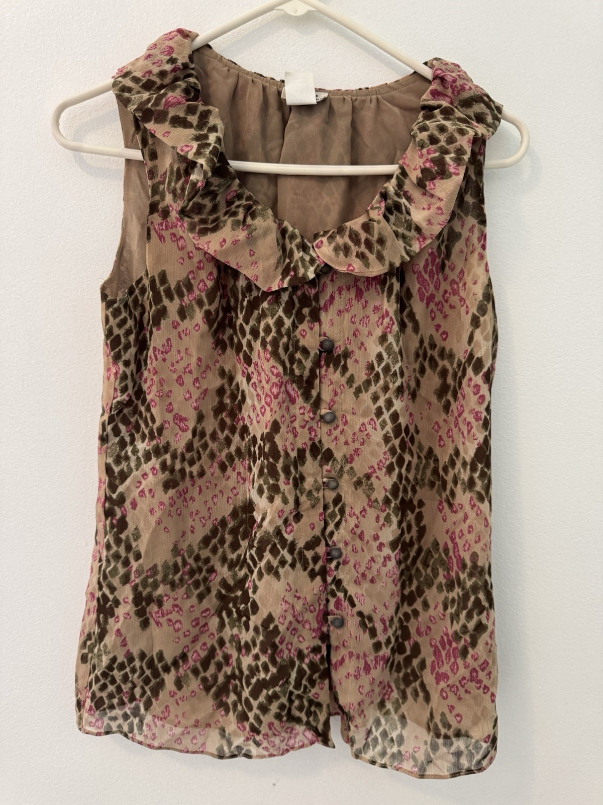 CDW Creative Design Works Ruffled Sleeveless Butt… - image 1