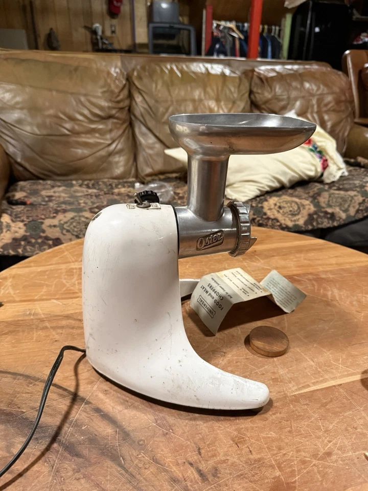 Molinillo de carne eléctrico de alta resistencia OSTER MODELO 516-1960 de colección Foto 3 de 4