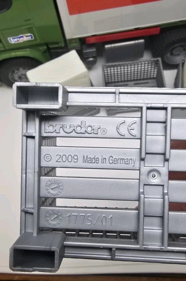 Bruder 1/16 Scania Super 560R Worldwide Logistics Truck with Shipping Containers - Image 3 of 4