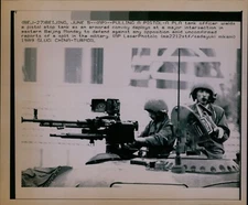 LG847 1989 Wire Photo PULLING A PISTOL Tank Officer Amored Convoy Heavy Weapon