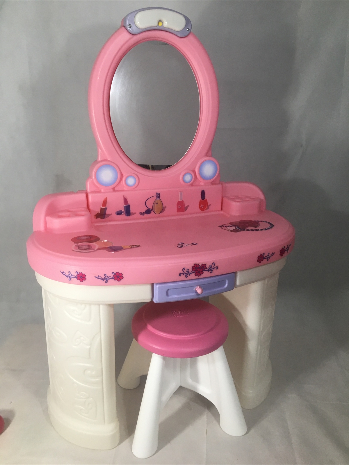 step 2 kids vanity
