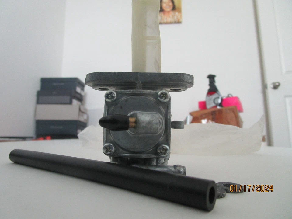 NOS 正品雅马哈 XS750 SE /SF XS850 Fuel Petcock PN:2G2-24500-05 — 第 4/4 张图片