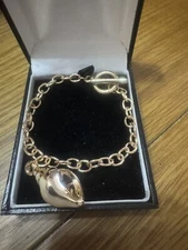 7.5” Gold Plated Open Curb Chain Bracelet With Large Shell Charm And Toggle 