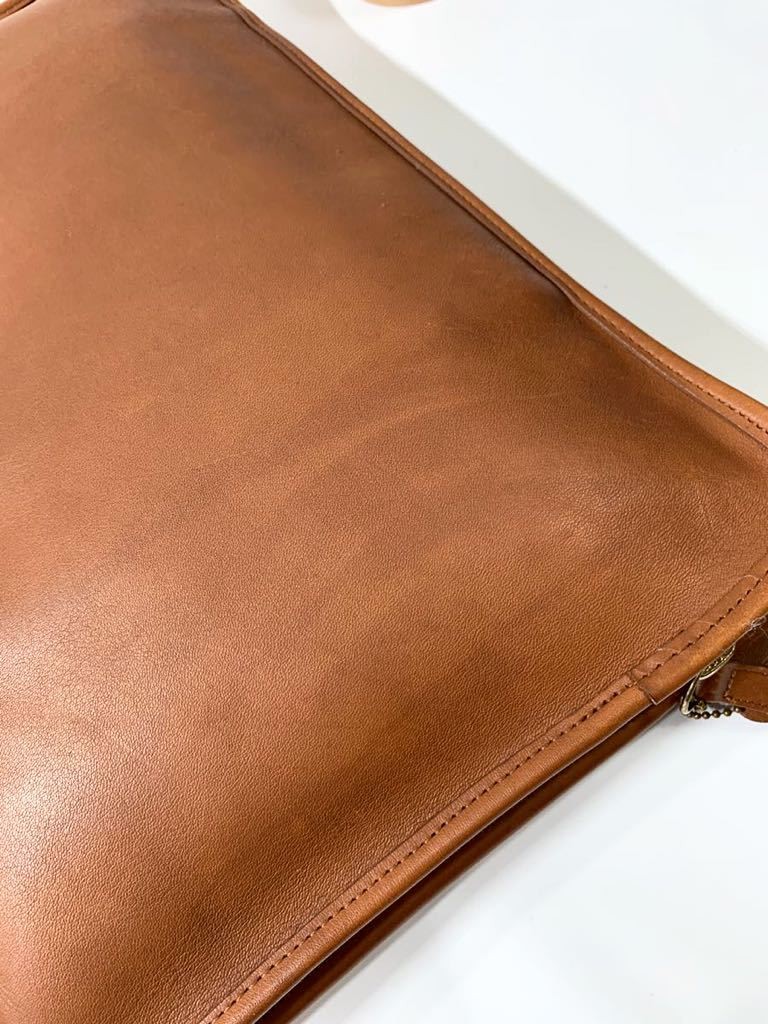 Good condition extremely beautiful OLD COACH clut… - image 10