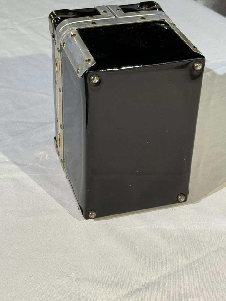 Estojo de trem vintage preto Delill com acabamento dourado metal couro envernizado década de 1950, 1960 - Imagem 2 de 4