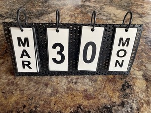 RARE VINTAGE OLD STORE type  DAY DATE METAL COUNTER TOP FLIP CALENDAR 10”X 4.5"