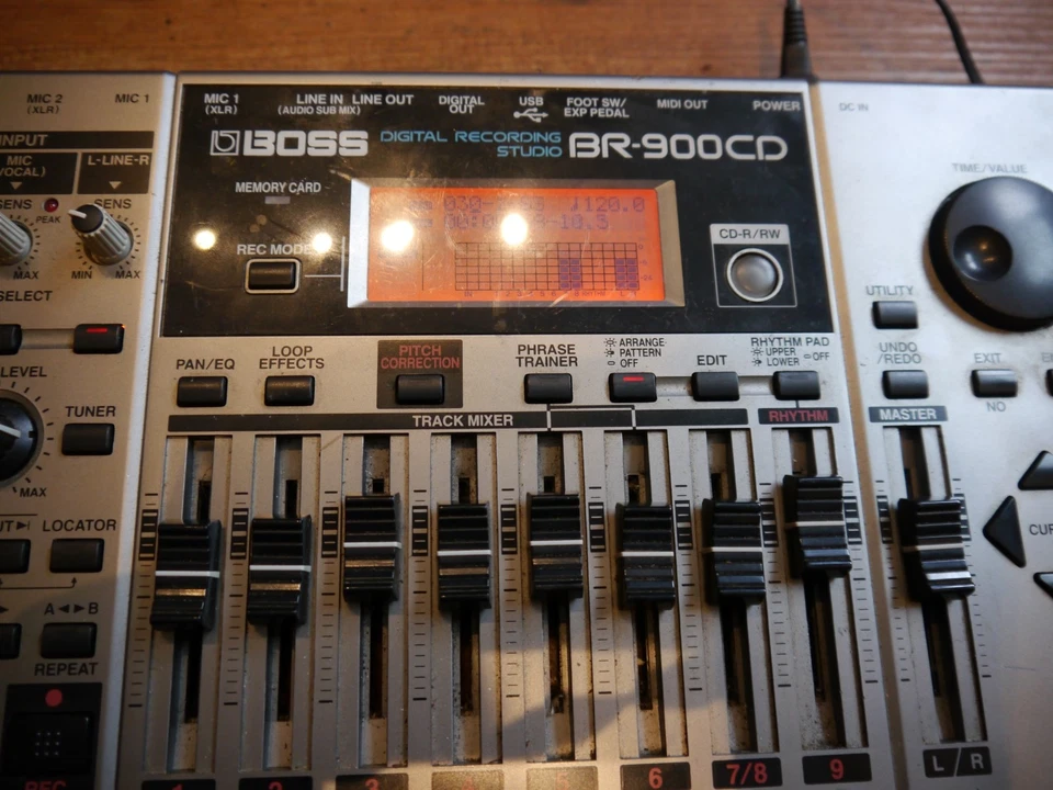 Boss BR-900CD Digitaler 8-Spur Recorder - Bild 2 von 3