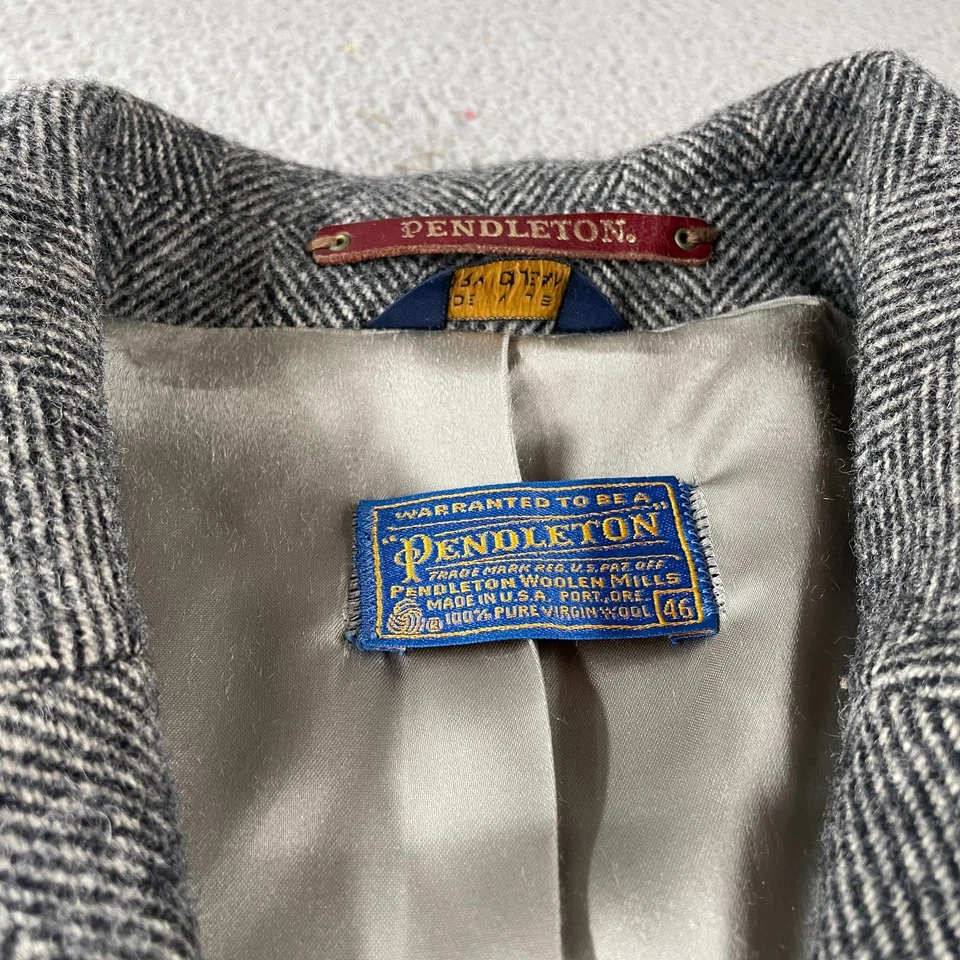 Vintage Pendleton 100% Wool Overcoat Tweed Men 46 Gray Herringbone Trench USA - Image 4 of 4