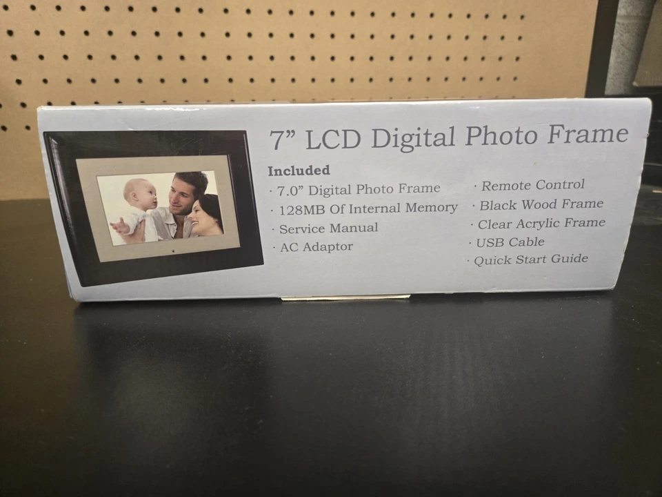 Pandigital 7" LCD Digital Photo Frame--NIB 128 MB Brand NEW - Image 2 of 4