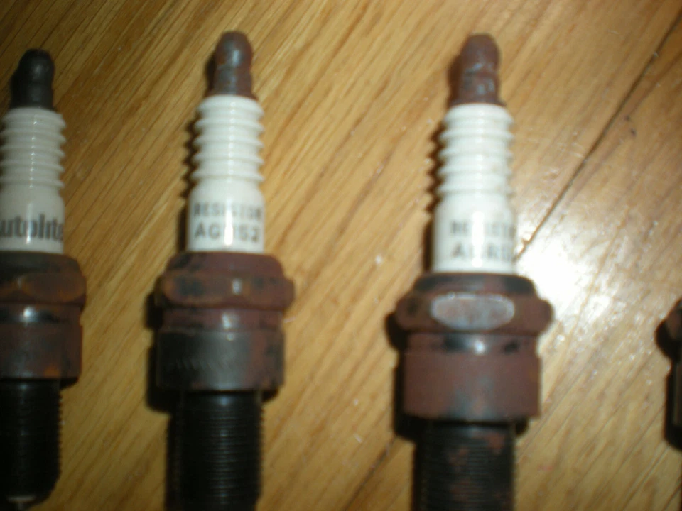 Nuevo de Lote Antiguo 1976 Ford Bronco F100 F250 F350 302 Bujías AGR-52 Autolite Foto 2 de 3