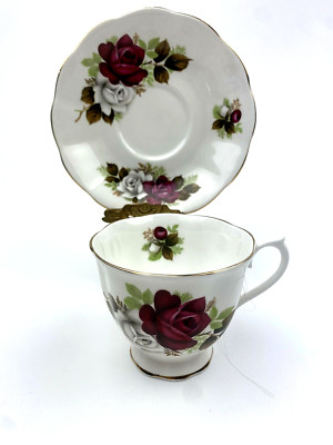 Royal Albert China Tea Cup And Saucer Set Red & White Roses Made In England