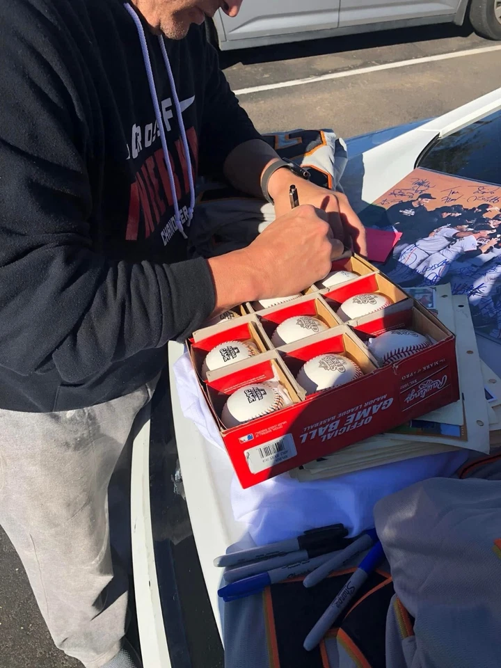 Freddy Sanchez Signed 2002 Upper Deck Honor Roll - UD Prospects #137  - Image 2 of 2