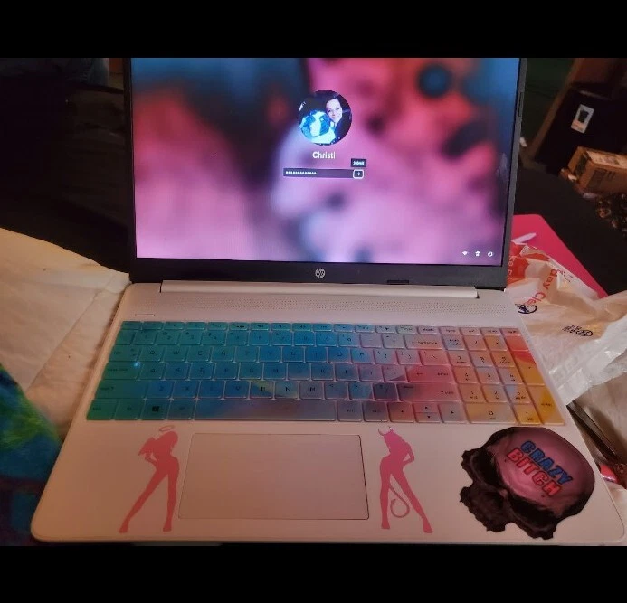 hp laptop 15dy2042nr Snow White(Busted Screen) But Comes With Monitor And HDMo - Image 2 of 4