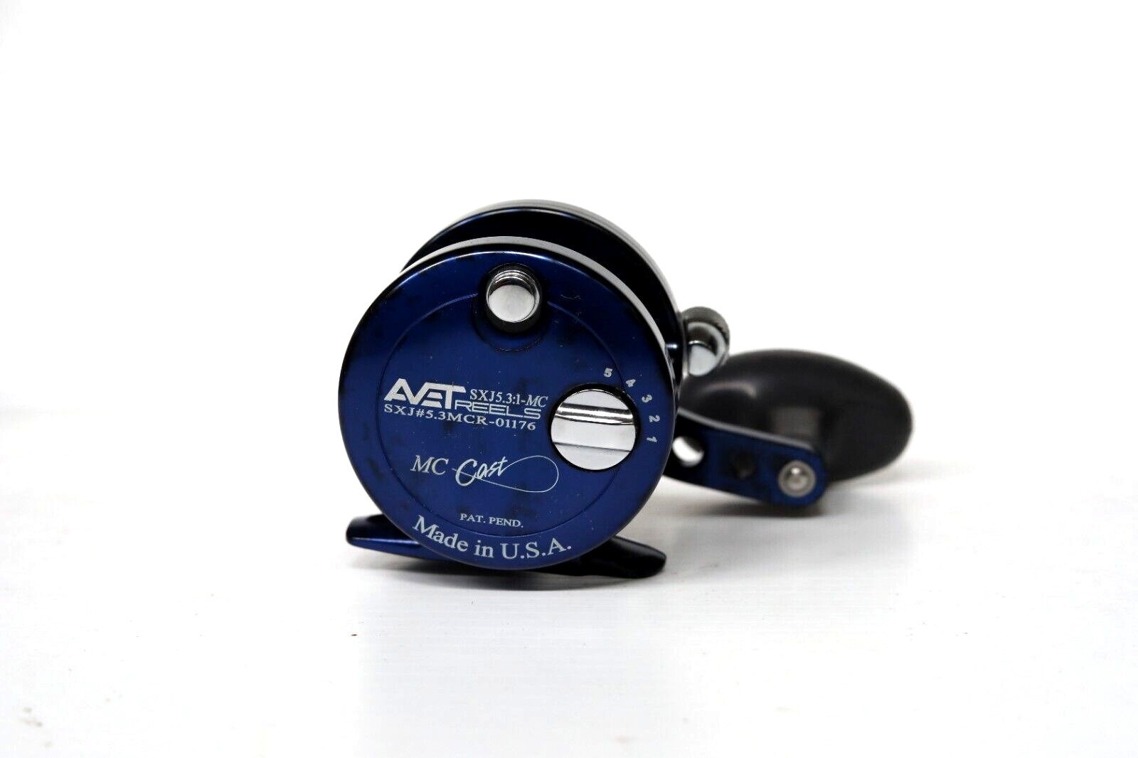 Avet SXJ5.3 MC Single Speed Lever Drag Reel - Right Hand - BLUE CAMO - New