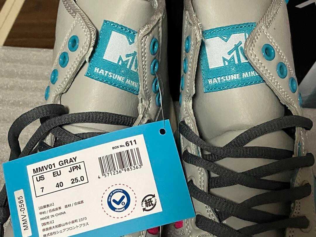 MTV Hatsune Miku collaboration Sneaker shoes color Gray Size 25cm