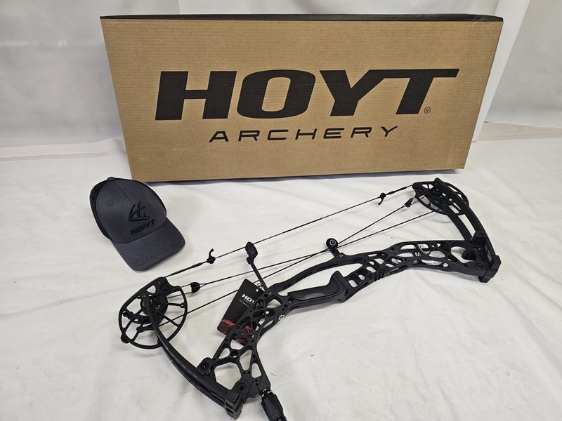 Hoyt AX-2 29 LEFT HANDED 65 - 75lbs/25" - 30"/Blackout