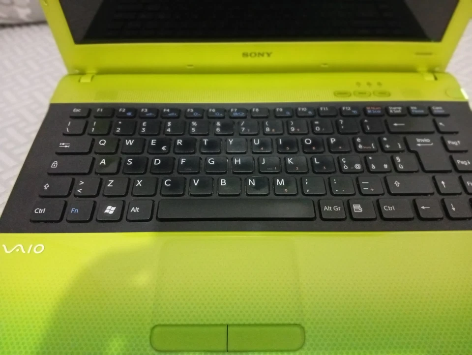 Raro Sony Vaio VPCEA3D4E i7 Q740 8 GB RAM 250 GB SSD Zorin OS 18 - Immagine 3 di 4