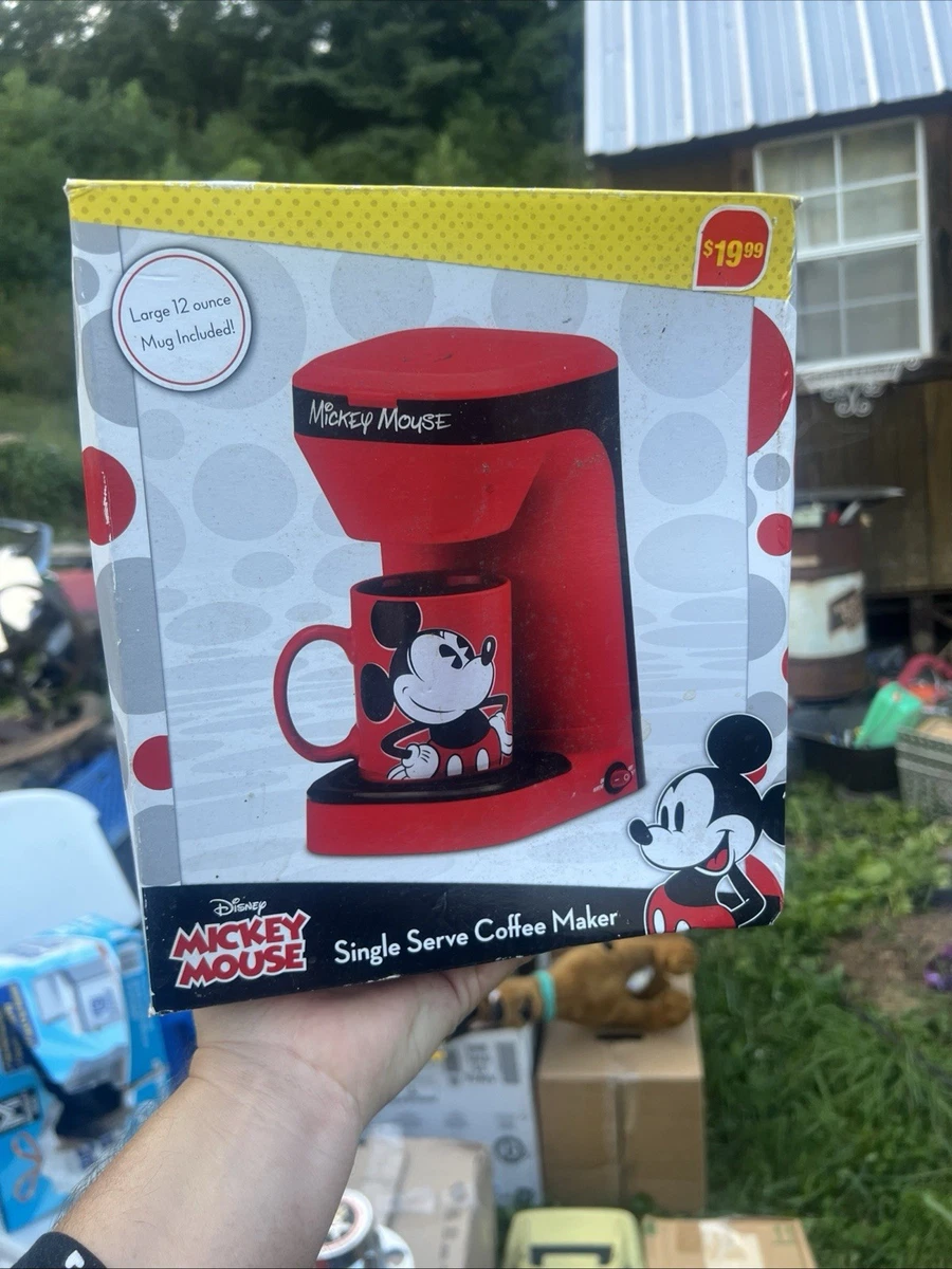 Cafetera de una sola porción Disney Mickey Mouse con taza, 12 oz, roja/negra