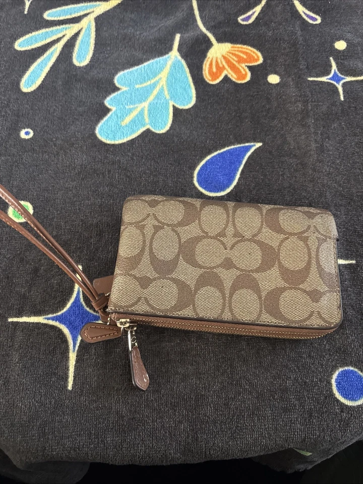 Monedero de diseño con doble compartimento con cremallera 2 ranuras para tarjetas de crédito. Foto 3 de 4